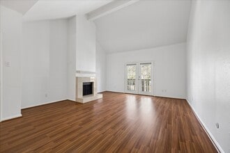 Building Photo - 2100 Tanglewilde St