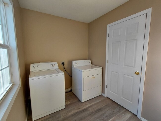 Building Photo - 2 Bedroom Home