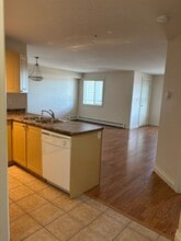 Building Photo - Mainstreet Manor 4910 50 St