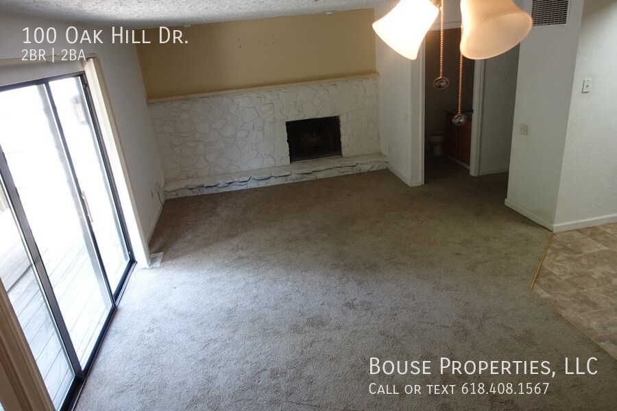 Foto del edificio - 100 Oak Hill Dr