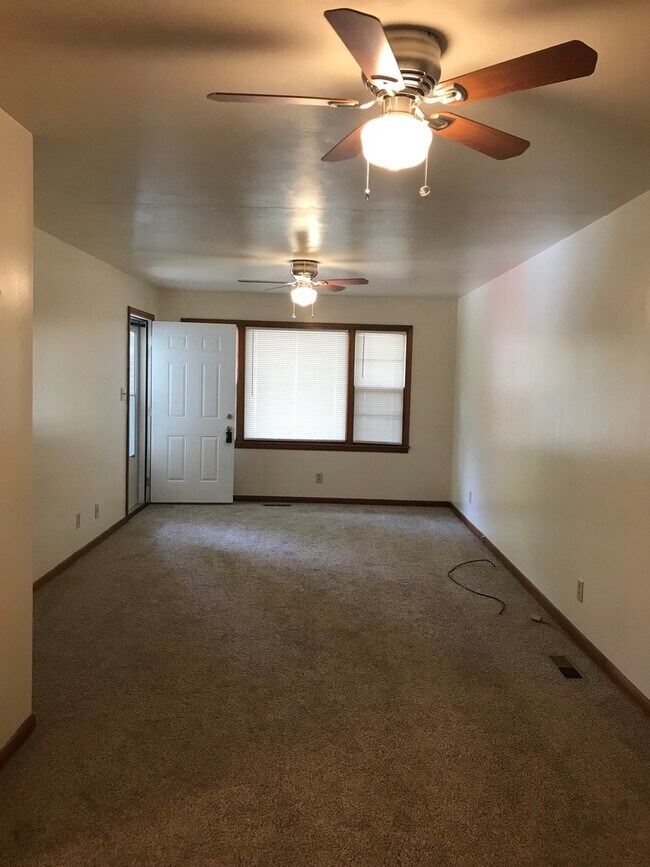 Building Photo - Collinwood Drive-5000