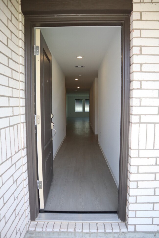Building Photo - 216 Lantana Ln