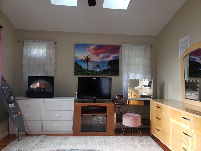Building Photo - 6624 Forestview Dr