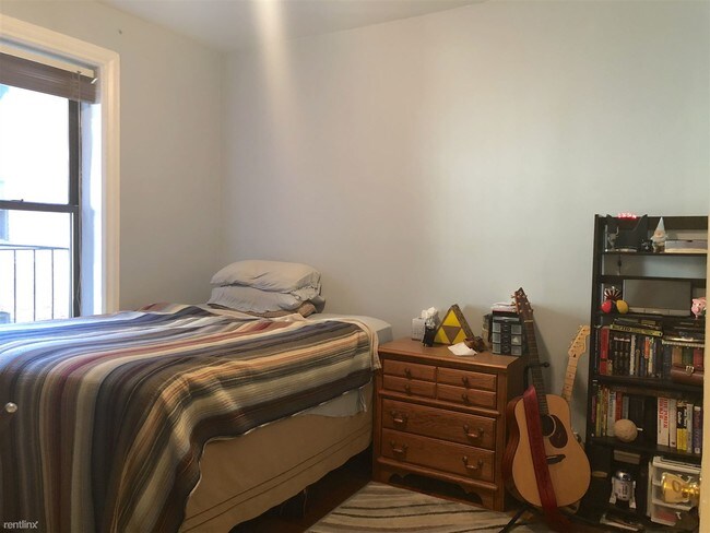 Foto del edificio - 116 E 83rd St