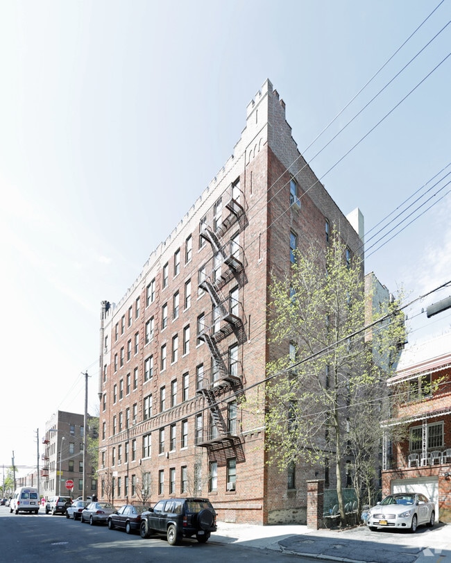 Building Photo - Cyma Towers