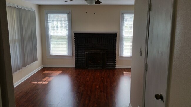 Habitación - 3216 Plyler Mill Rd