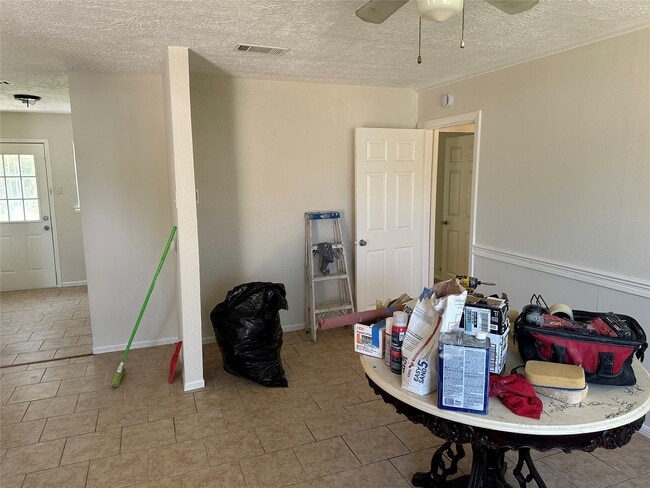 Building Photo - 9301 Chesterfield Dr