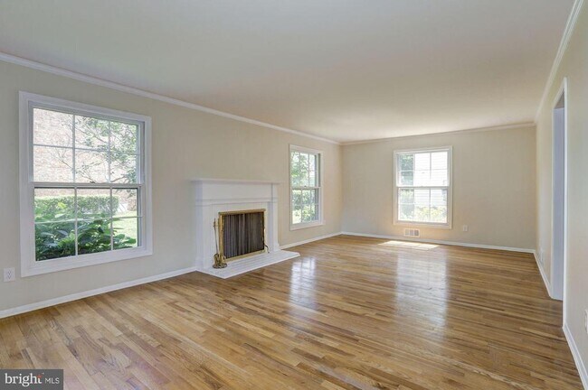 Foto del edificio - 8804 Falls Chapel Way
