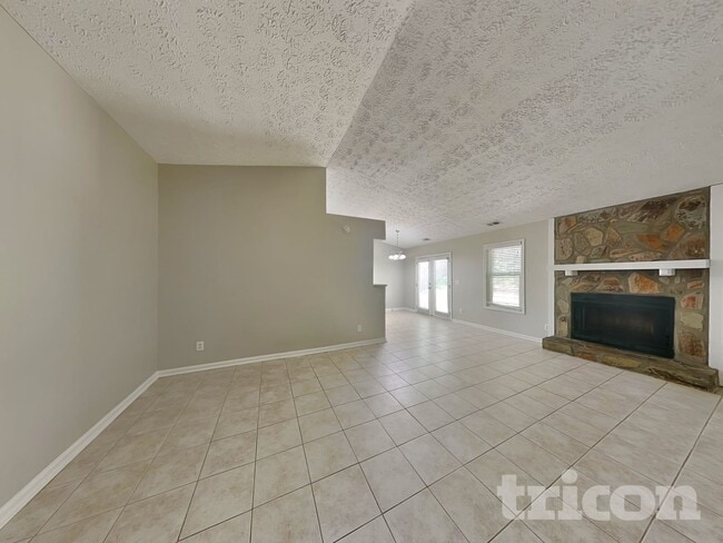 Foto del edificio - 811 Riverstone Ln