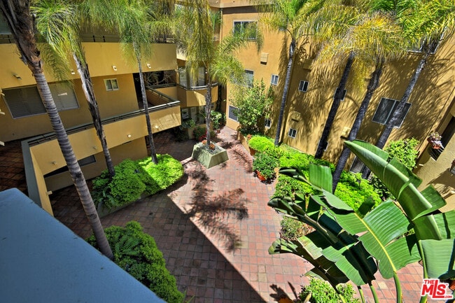 Foto del edificio - 12841 Bloomfield St