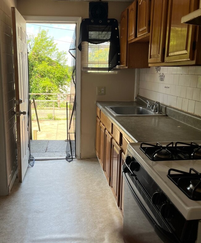 Building Photo - 3340 Elmley Ave