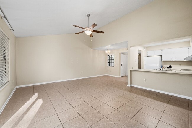 Foto del edificio - Spacious 3/2 Townhome in Highly Sought-After Marchwood – Available Now!