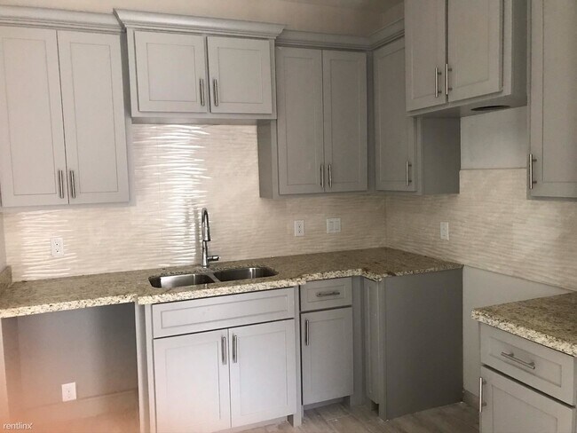 Foto del edificio - 2 br, 2.5 bath Apartment - 2810 Primrose 02
