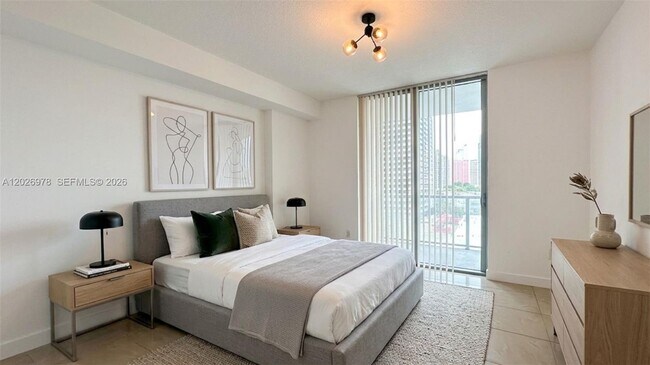 Foto del edificio - 79 SW 12th St