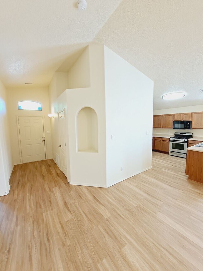 Foto del edificio - Super cute 3 bed 2 bath home in Huning Ranch. MOVE IN SPECIAL! 1/2 OFF 2ND MONTHS RENT!