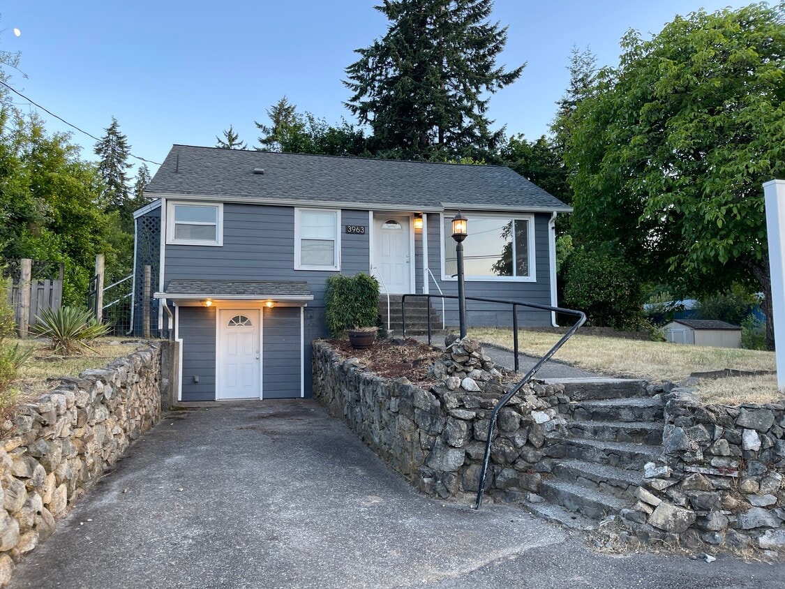 3963 W Frontage Rd, Port Orchard, WA 98367 House Rental in Port