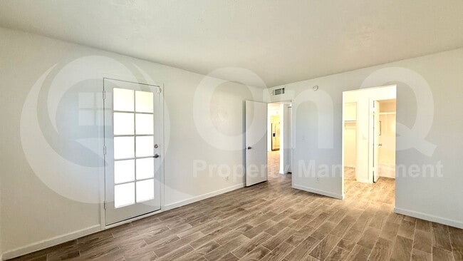 Building Photo - 4050 E Cactus Rd