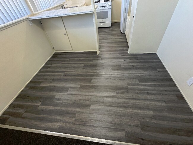 Building Photo - 700 N East End Ave