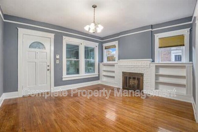 Building Photo - 728 41st St