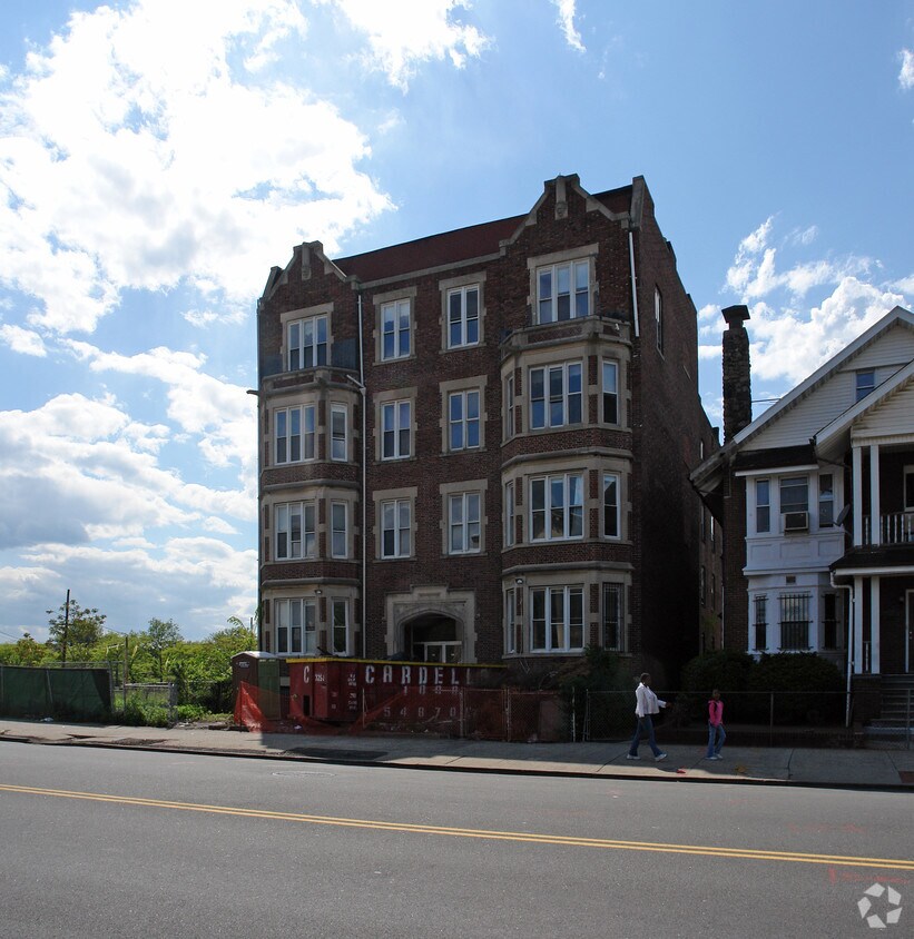 Foto del edificio - 667-669 Bishop Chandler Owens Plz