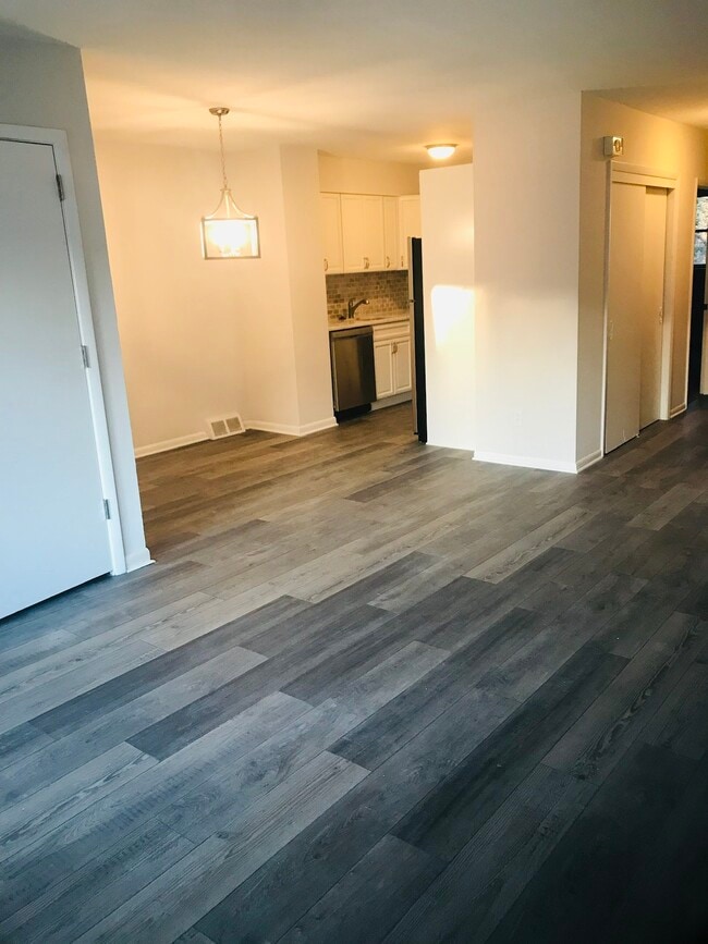 Building Photo - 2743 Cranston Road, Unit 2