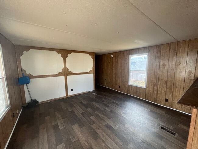 Building Photo - 109 Embert Ln