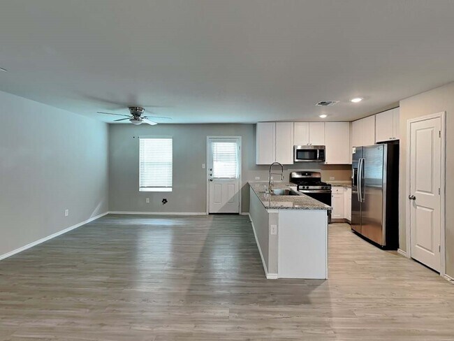 Foto del edificio - 5618 Basilica Pl