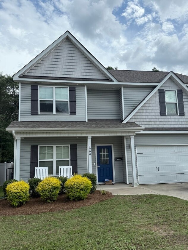 Primary Photo - Beautiful 4-Bedroom House