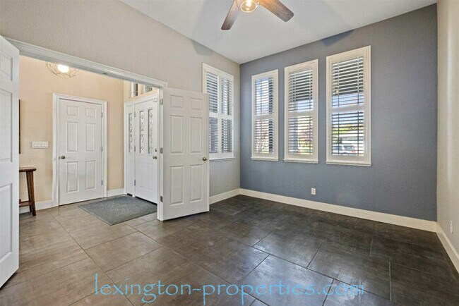 Building Photo - Modern, Single-story Home, in Exclusive Gated Golf course Community - Heritage at Diamond Oaks.