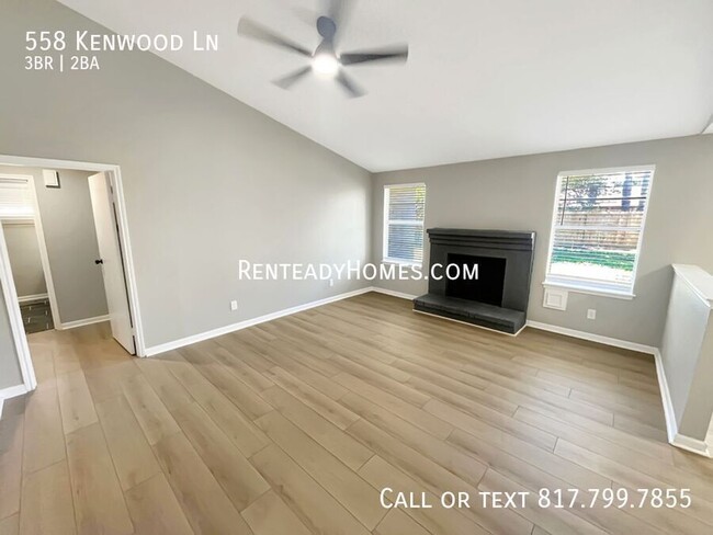 Foto del edificio - 558 Kenwood Ln