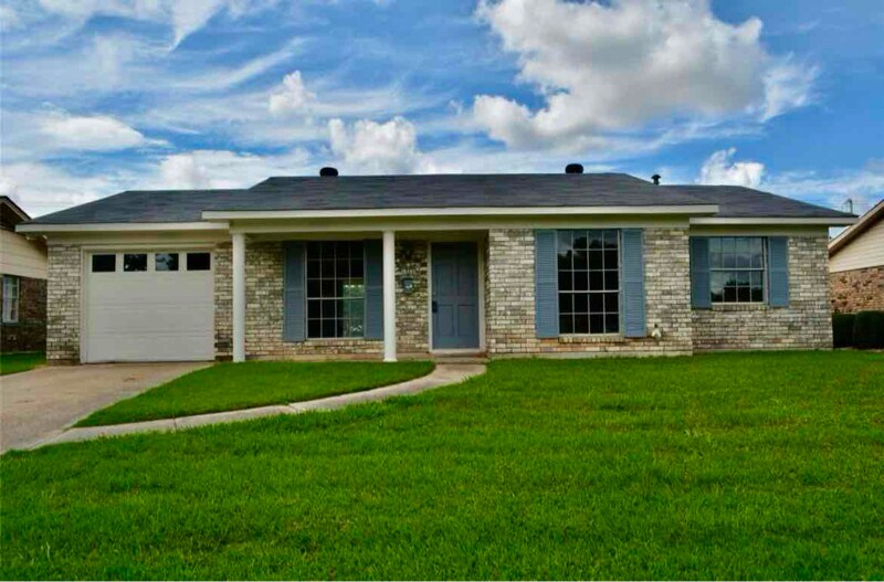 Primary Photo - 1521 Holiday Pl