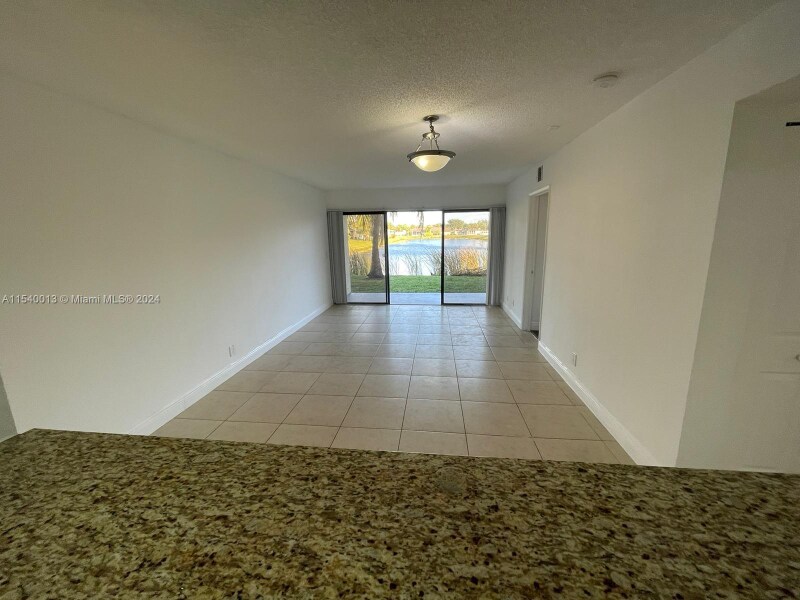 Foto del edificio - 1484 Lake Crystal Dr