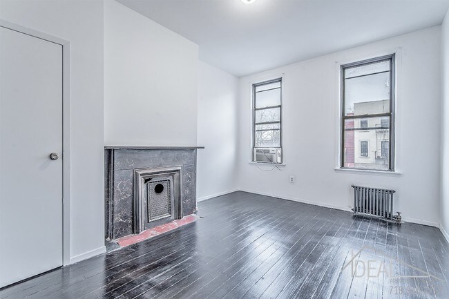 Building Photo - 243 Montrose Avenue #R2R