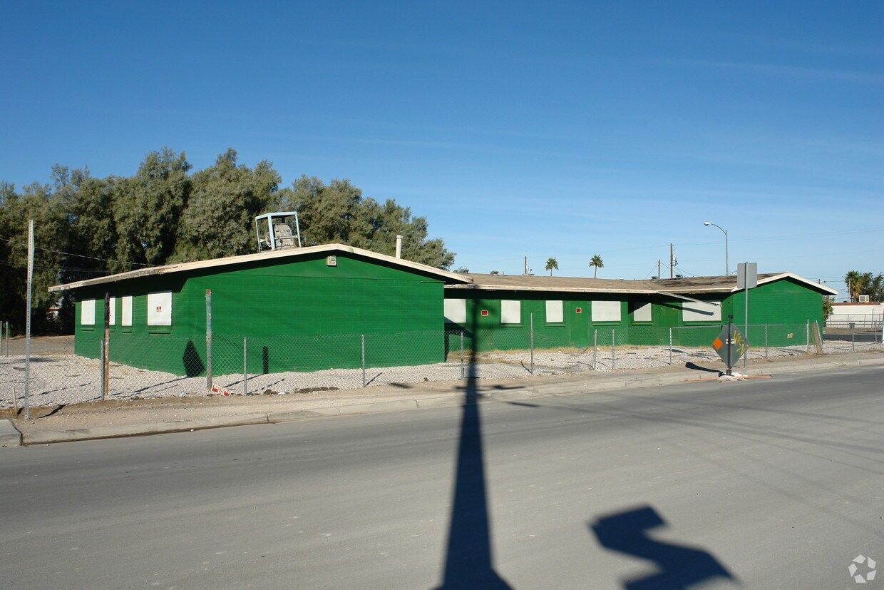 Building Photo - 833 F St