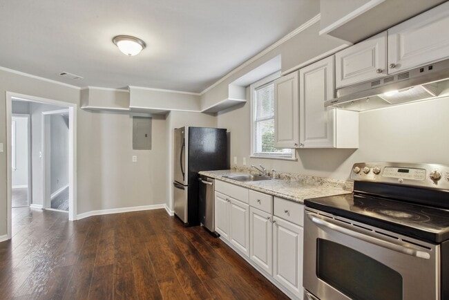Building Photo - Large 3BR/1BA Eastside Savannah Home For Rent