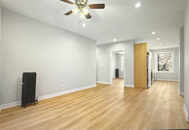 Building Photo - 7385 N Damen Ave