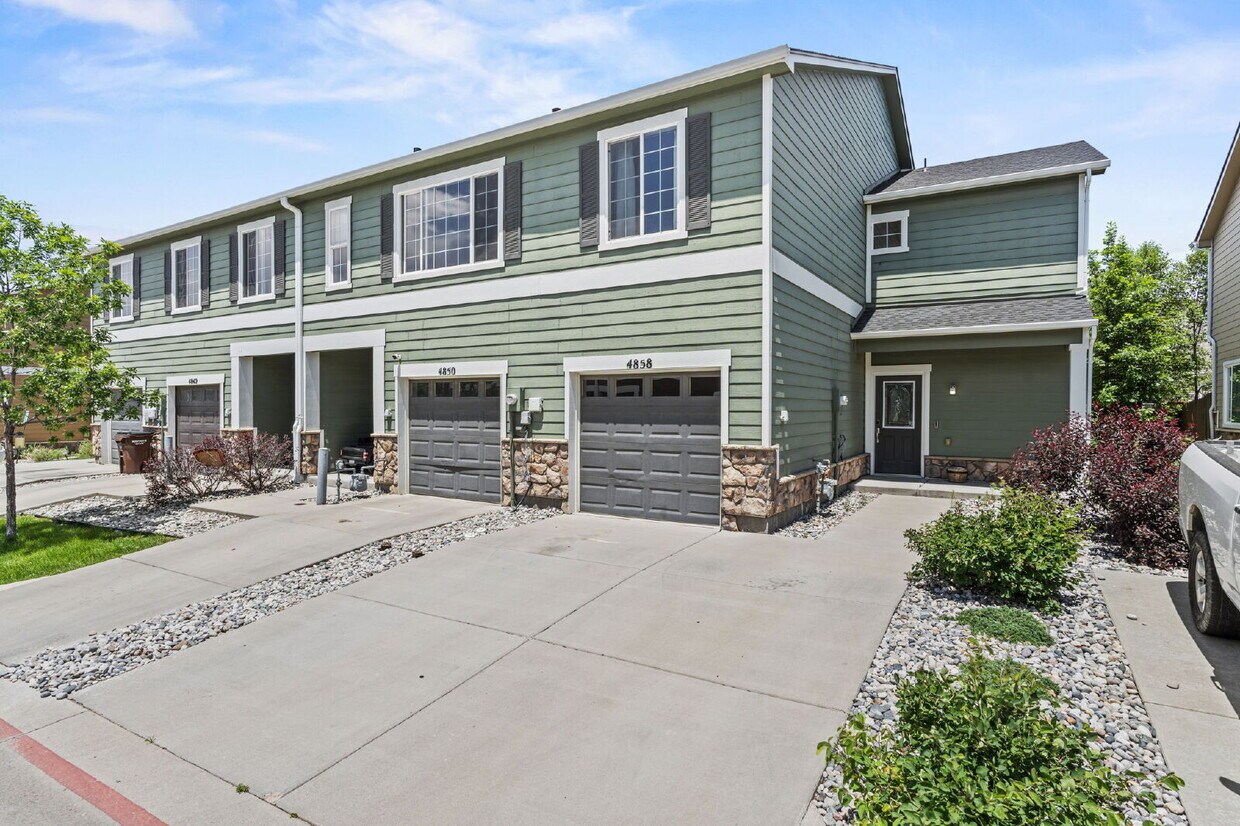 Primary Photo - Updated 3-Bedroom Townhome with Private Ya...