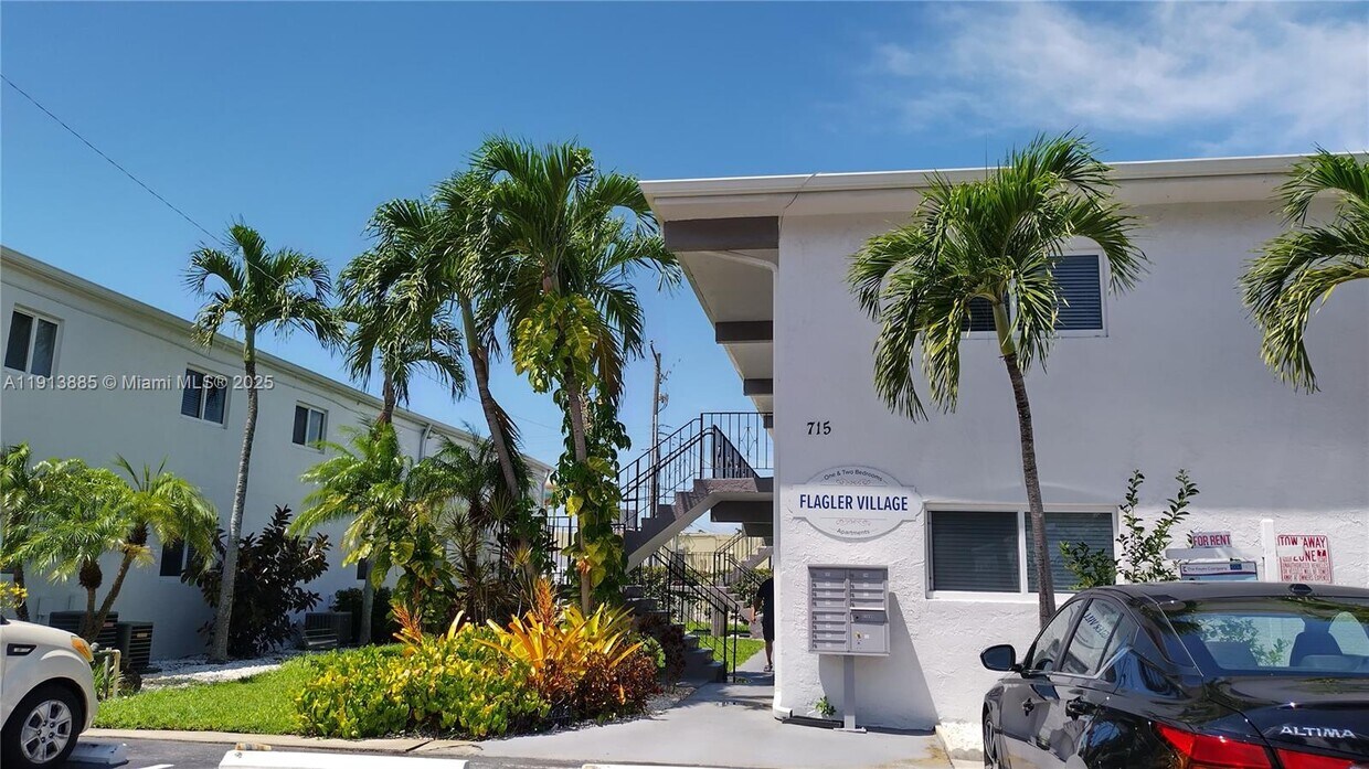 Primary Photo - 715 NE 2nd Ave