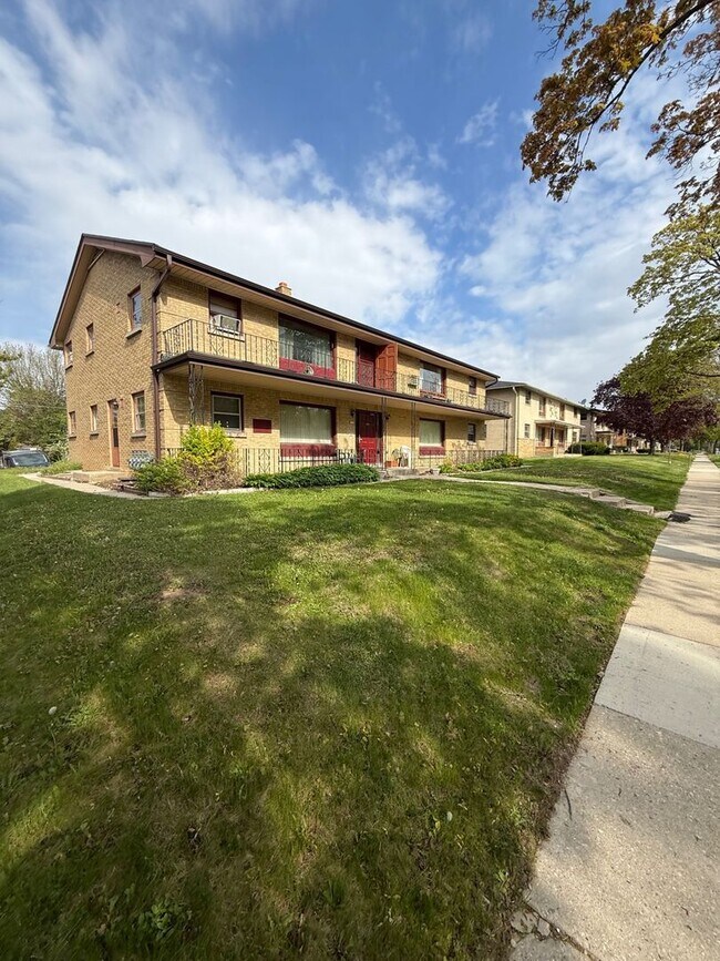Building Photo - 4153 N 91st St