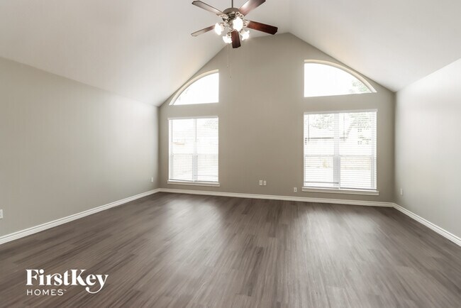 Building Photo - 2210 Shady Pine Dr