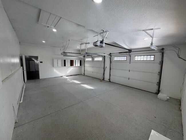 Building Photo - 325 W 100 N