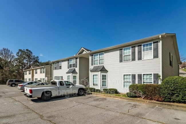 Building Photo - 1702 Stonehaven Cir