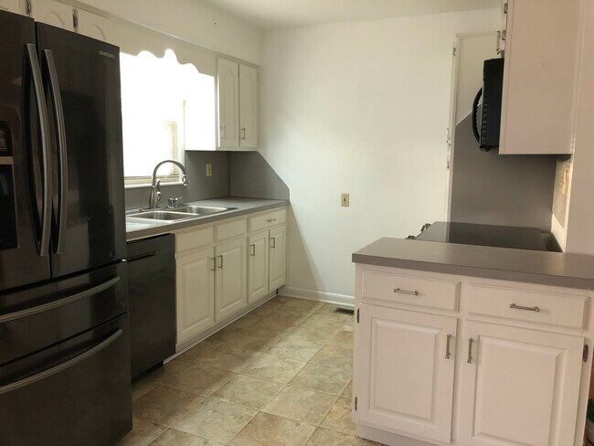 Foto del edificio - 3502 Tyrone Dr