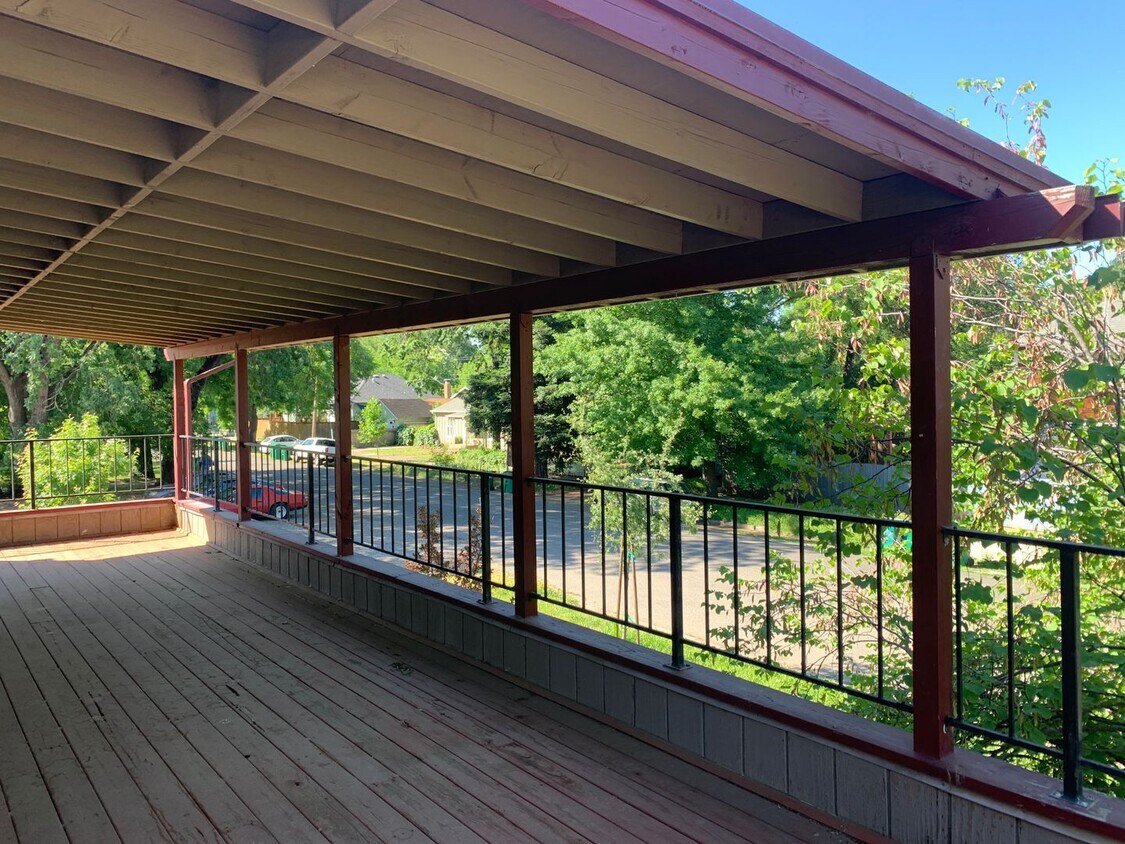 Foto principal - 3 Bedroom with an office, 2 full Bath suit...