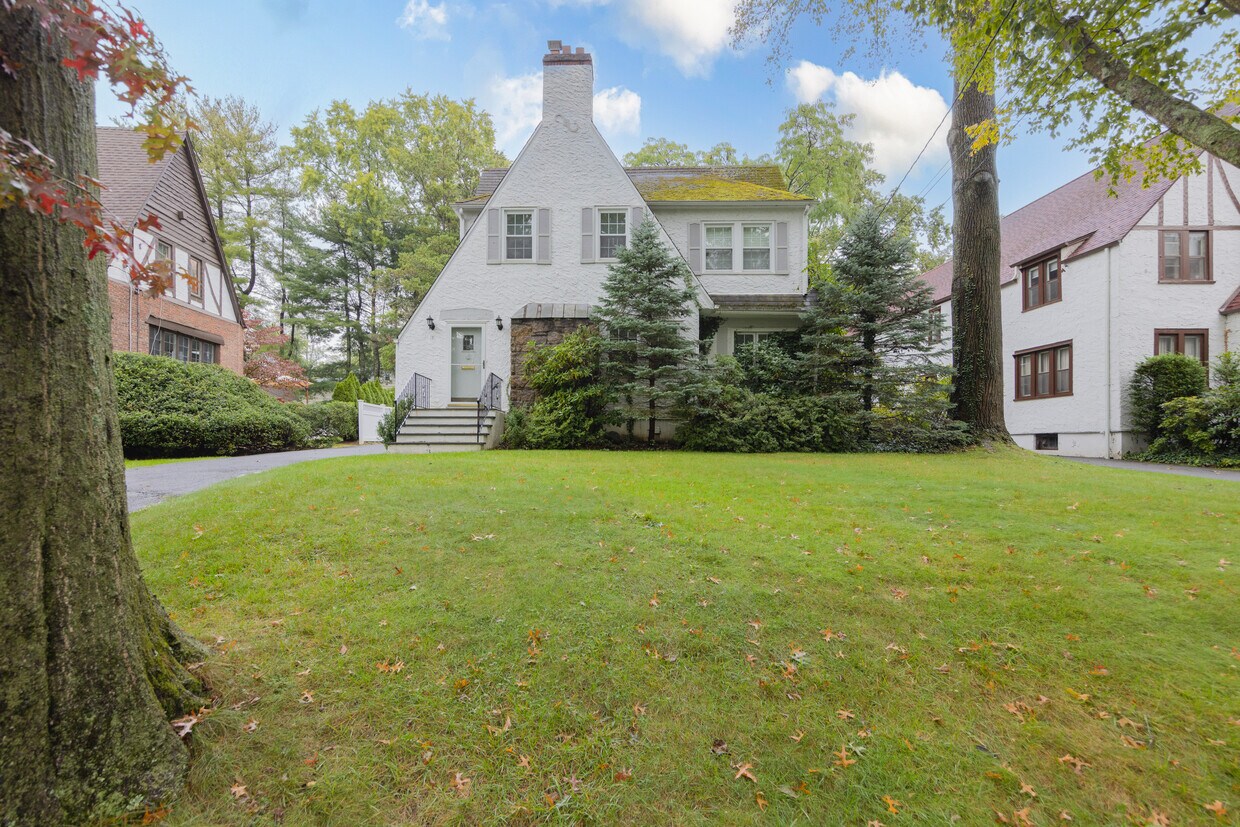 Primary Photo - 7 Carthage Ln
