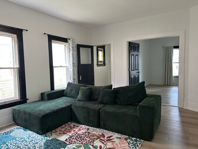 Foto del edificio - 1825 Clover Ave