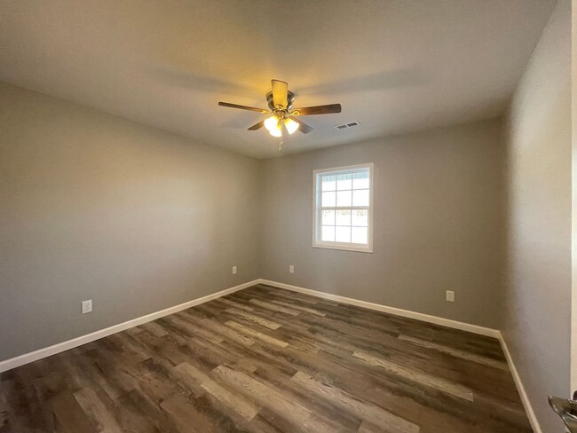 Building Photo - NEW HOME!  221 Macintosh Lane 3 bedroom, 2...