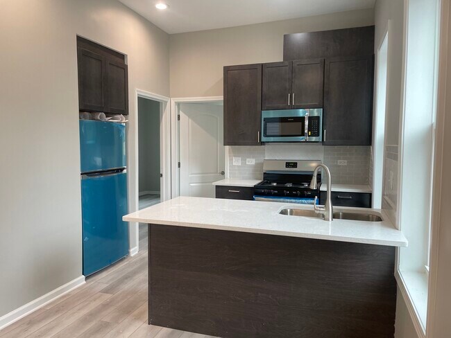 Foto del edificio - 2112 W 23rd Pl