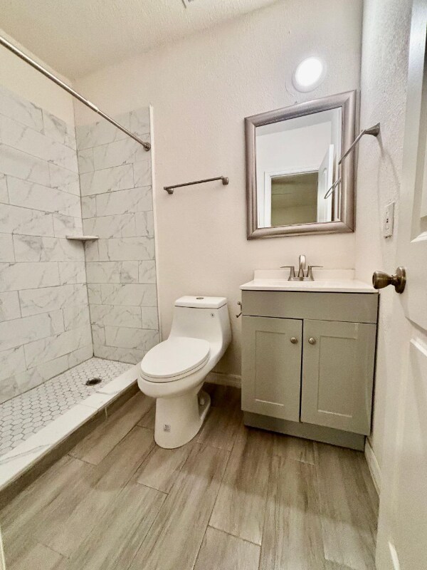 Foto del edificio - 8130 Rolling Log Dr