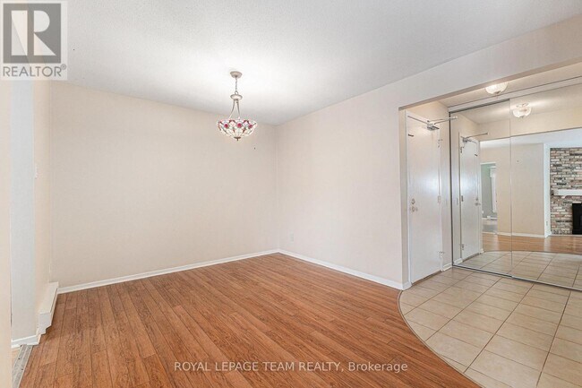 Photo du bâtiment - 7 Harness Ln